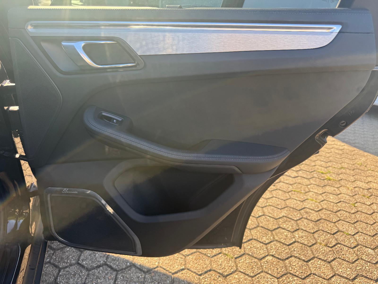 Porsche Macan Turbo*ACC*CAM*AHK*PANO