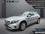 Mercedes-Benz GLA 200 Sport Utility Vehicle Style Park-Assist - silberne Mercedes-Benz GLA 200