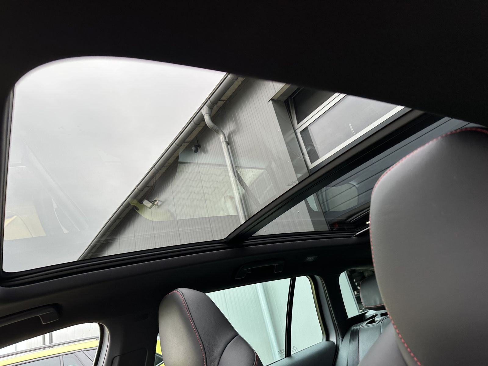 Fahrzeugabbildung SKODA Octavia Combi 4x4 RS NAV+LED+PANO+ACC+AHK+19ZOLL