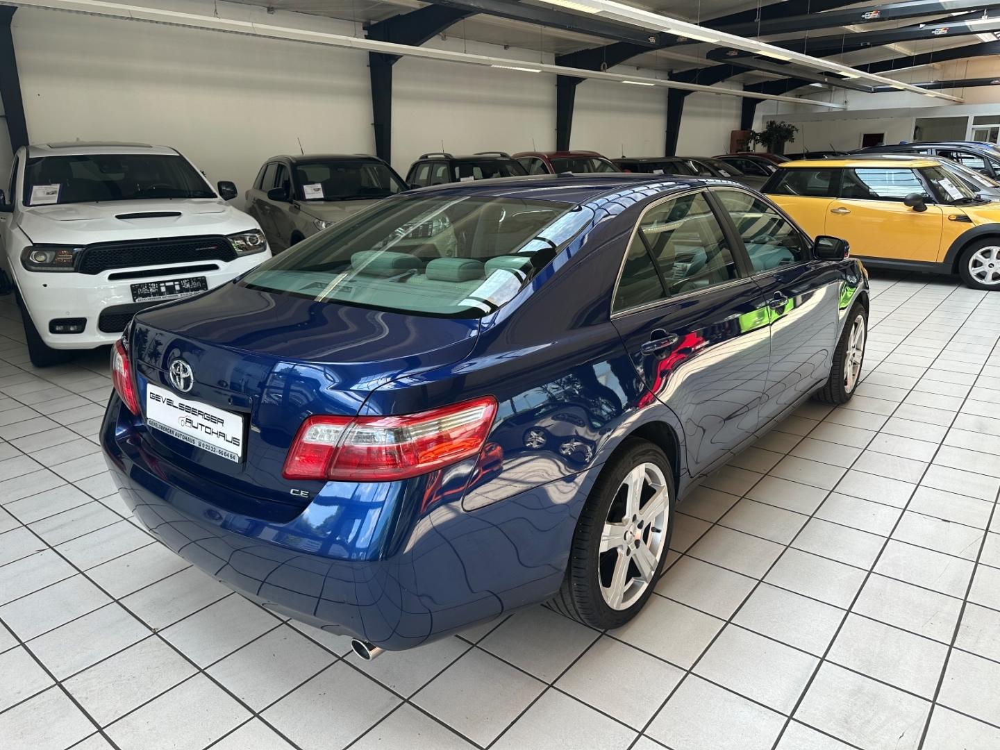 Toyota Camry 2.4 Automatik Scheckheft Klima Garantie TÜ