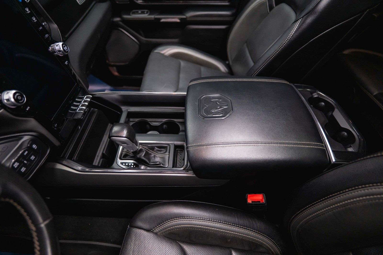Fahrzeugabbildung Dodge RAM 5.7 V8 HEMI 4x4 LARAMIE GT NIGHT Offroad 19%