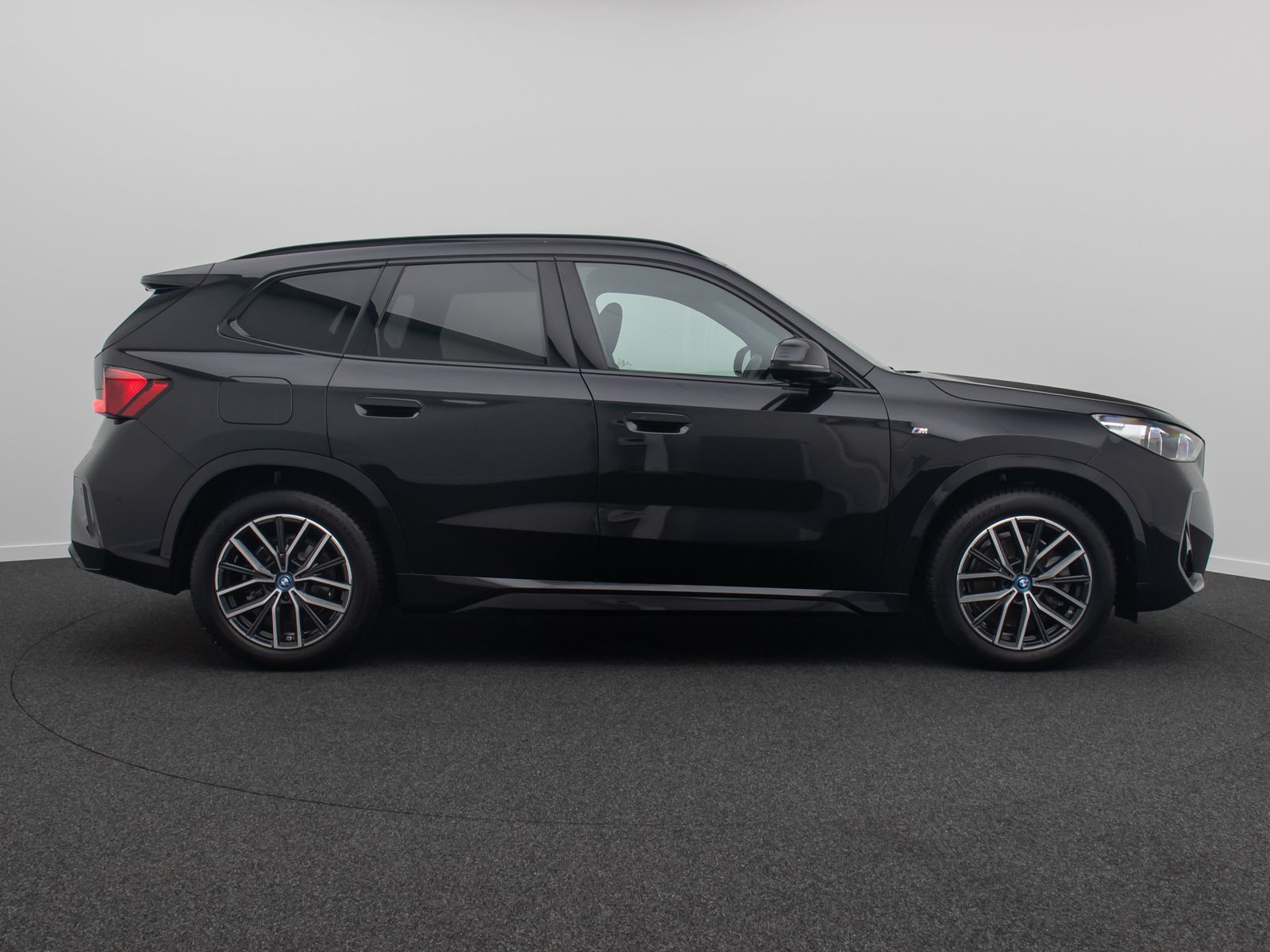 Fahrzeugabbildung BMW iX1 xD30 M Sport DAB Kamera FernlichtAss Komfort