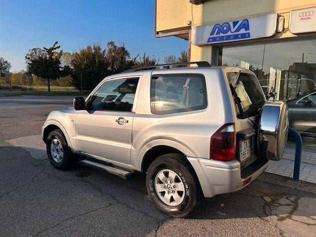Mitsubishi Pajero 2004 — вигляд ззаду