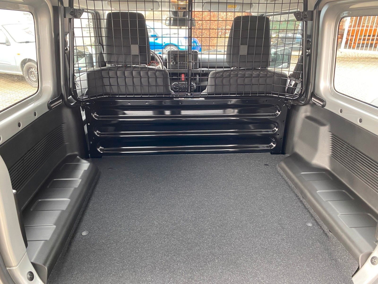 Fahrzeugabbildung Suzuki Jimny 1.5 4WD Allgrip KLIMA+SHZ+TEMPOM.+AHK