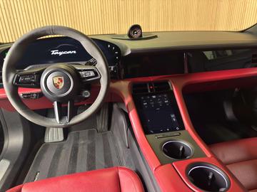 صورة 7 لـ 2020 Porsche TAYCAN