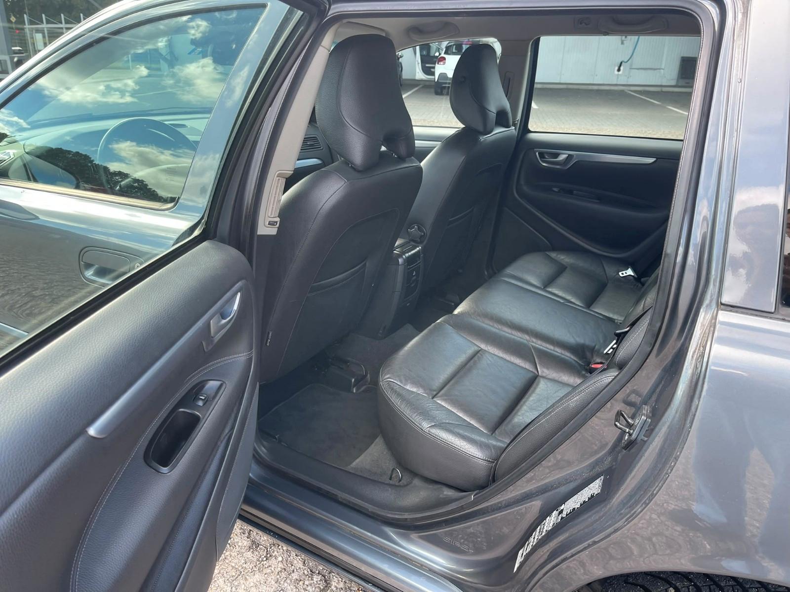 Volvo V70 2005 — photo 12