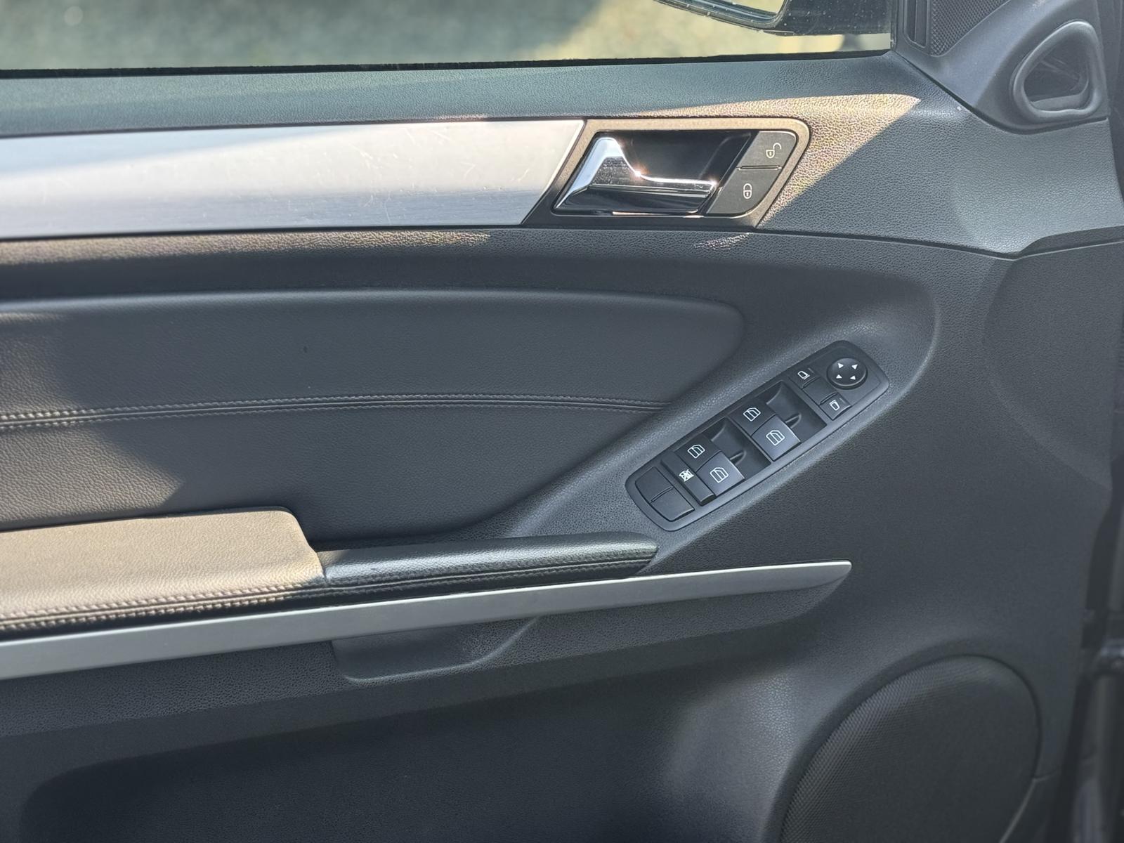 Mercedes-Benz ML300 2011 — photo 12