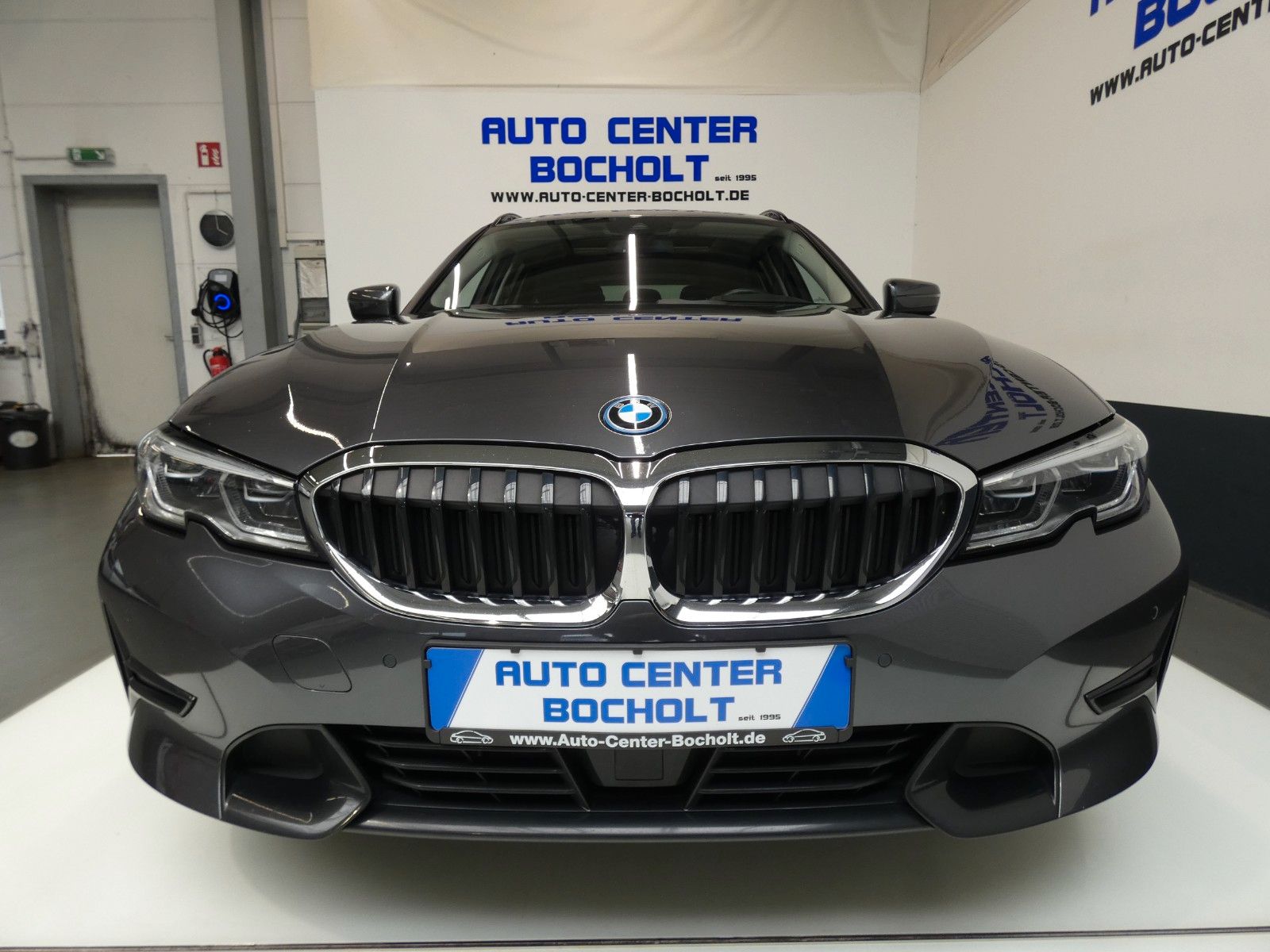 BMW 330 e xDrive Sport Line*HUD*Laserlicht*Panorama