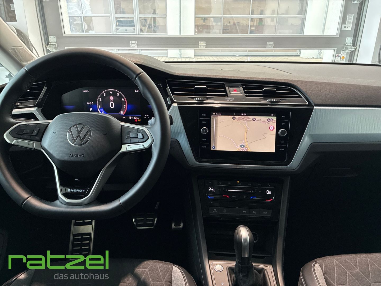 Fahrzeugabbildung Volkswagen Touran ENERGY 1.5 TSI DSG Allwetter+IQ.Light+Nav