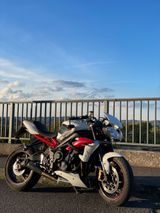 Triumph Street Triple 675R - Offers matching your search criteria