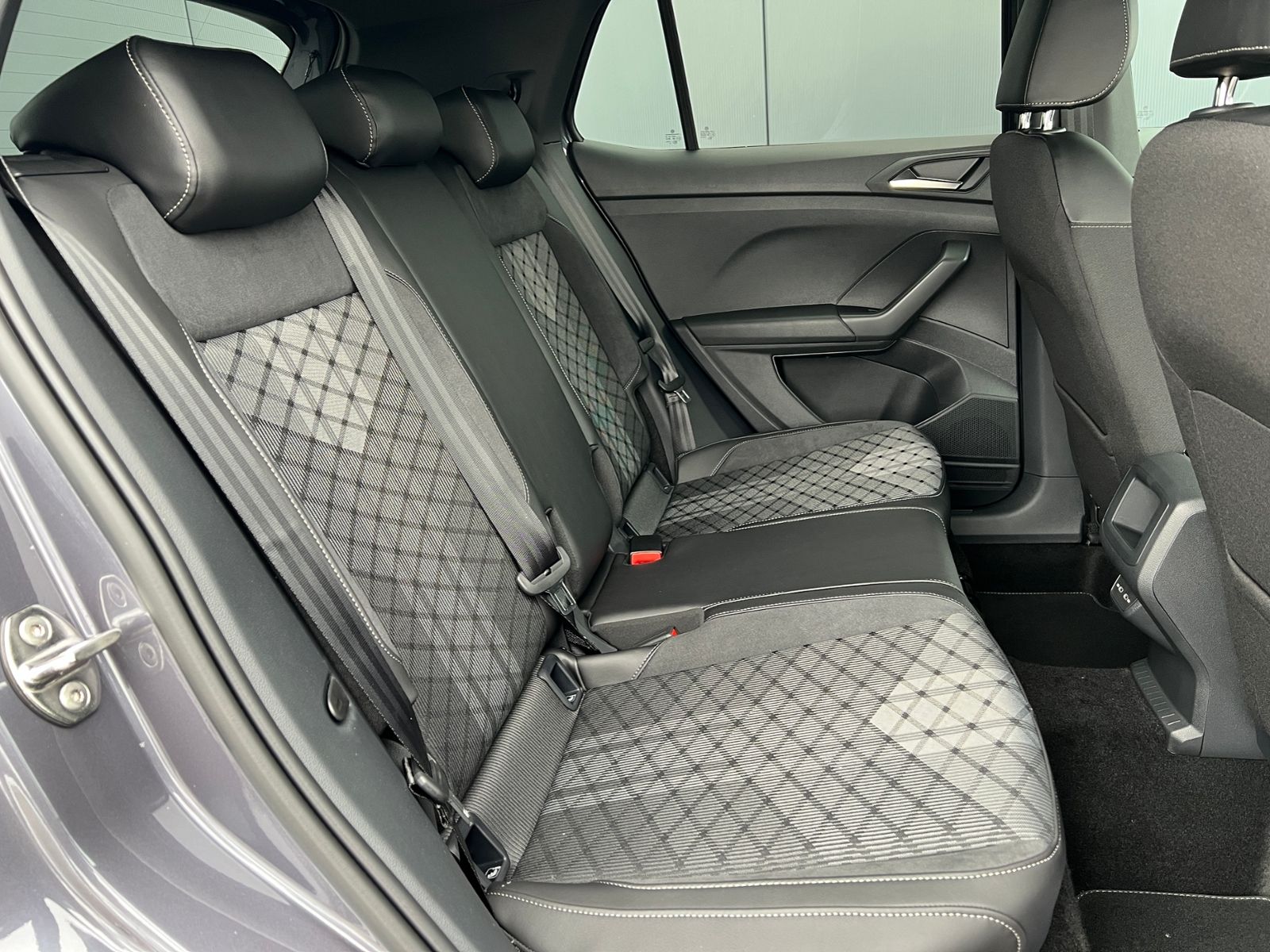 Fahrzeugabbildung Volkswagen T-Cross R-Line 1.5 TSI DSG *AHK, IQ.LIGHT, ACC,