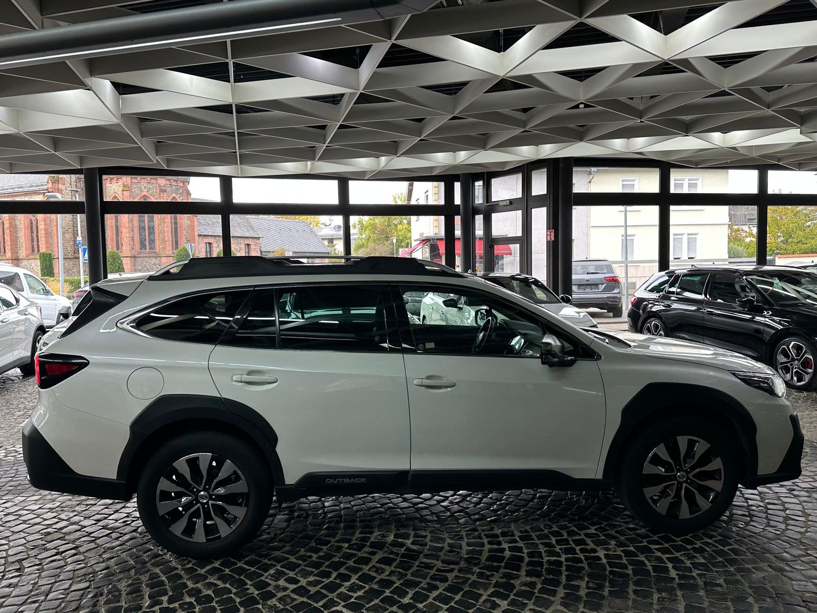 Fahrzeugabbildung Subaru Outback 2.5i Platinum EyeSight LED LEDER PANO TO