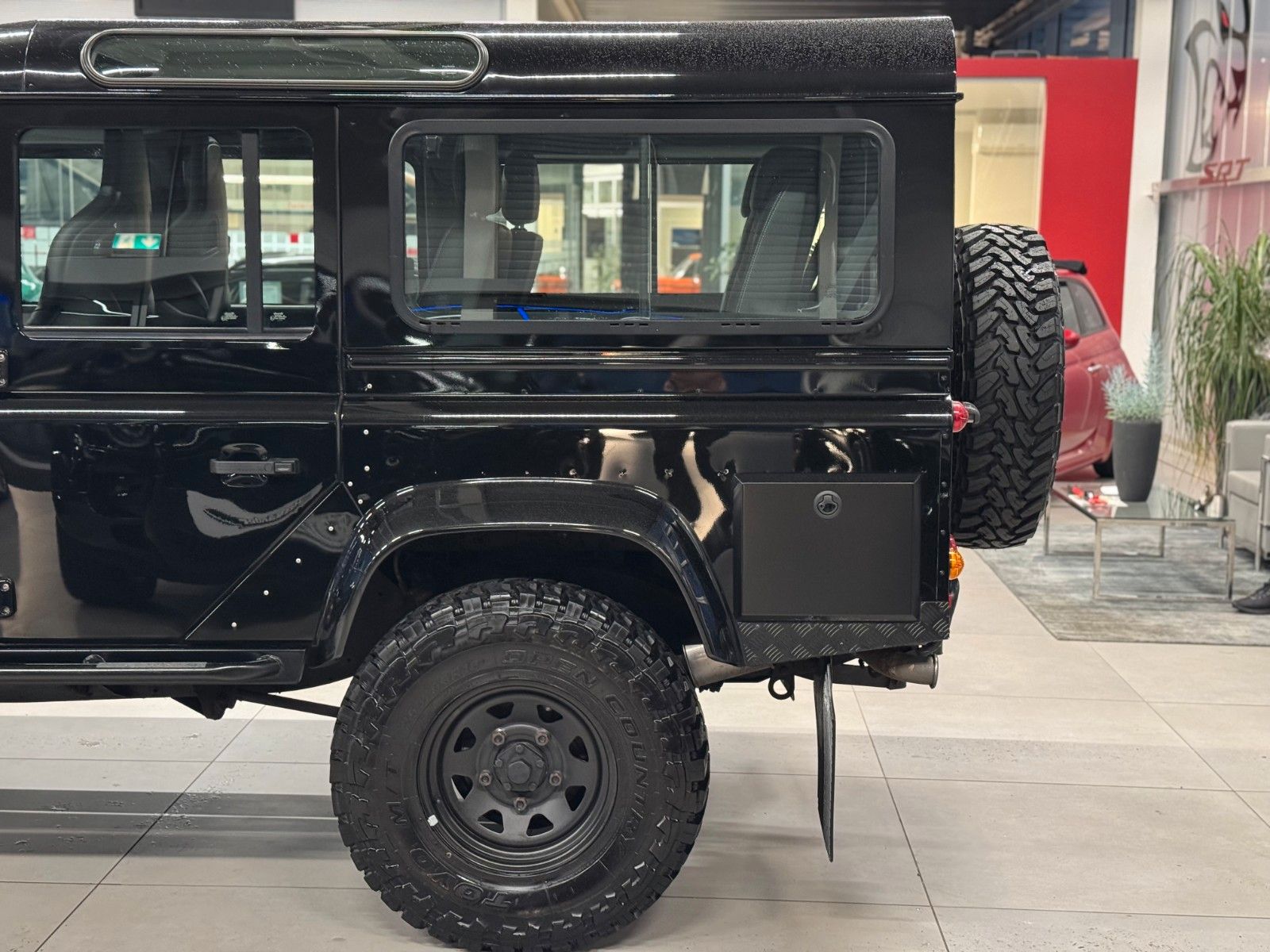 Fahrzeugabbildung Land Rover Defender 110 SE Station Wagon "Maxi-UMBAU"