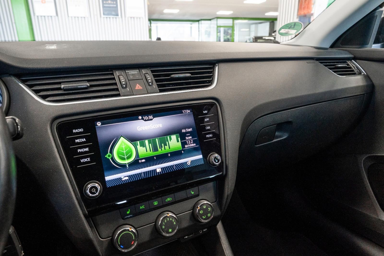 Skoda Octavia Combi Ambition Navigation PDC 1.Hand