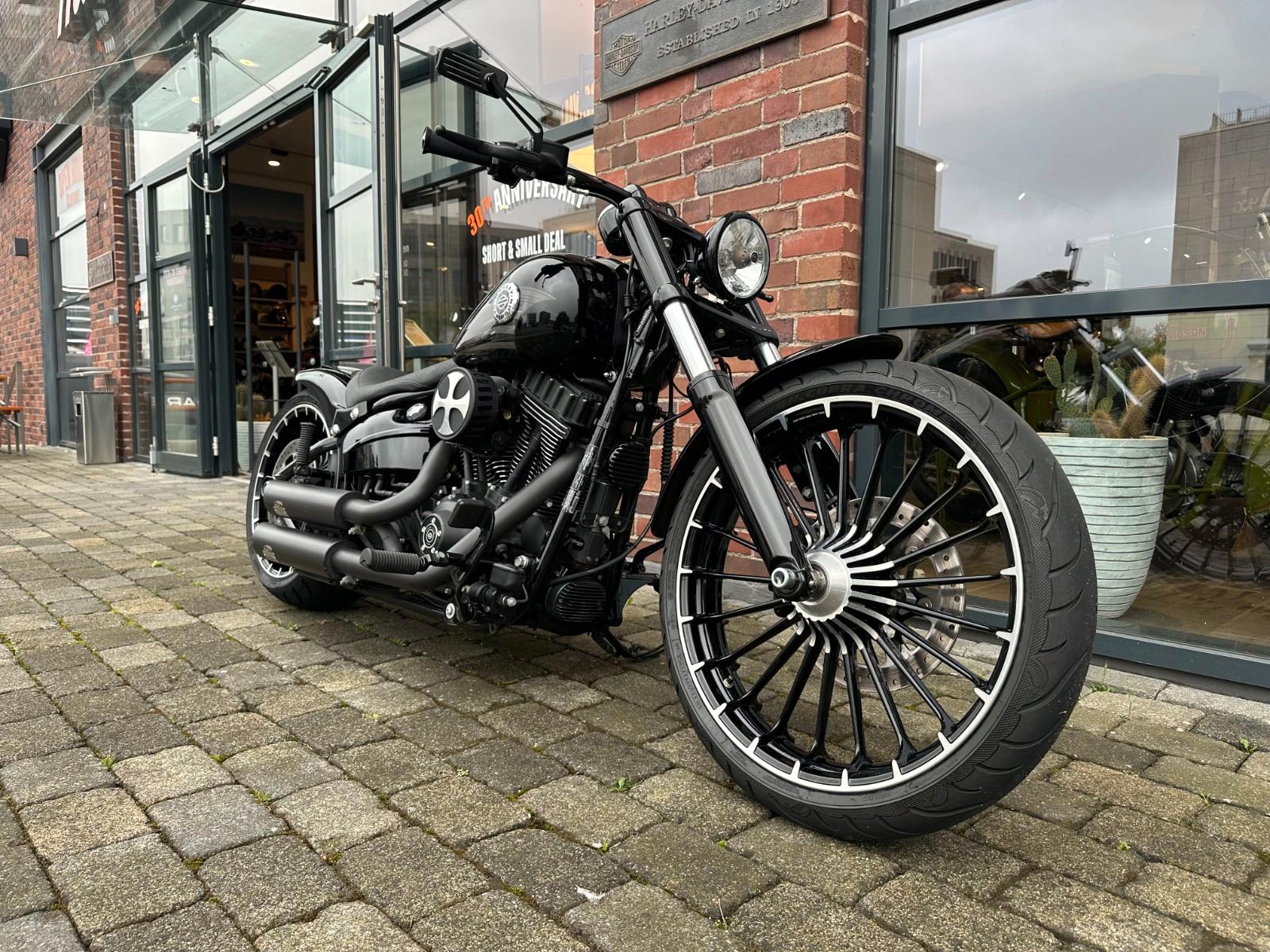 Harley-Davidson Breakout TwinCam 103