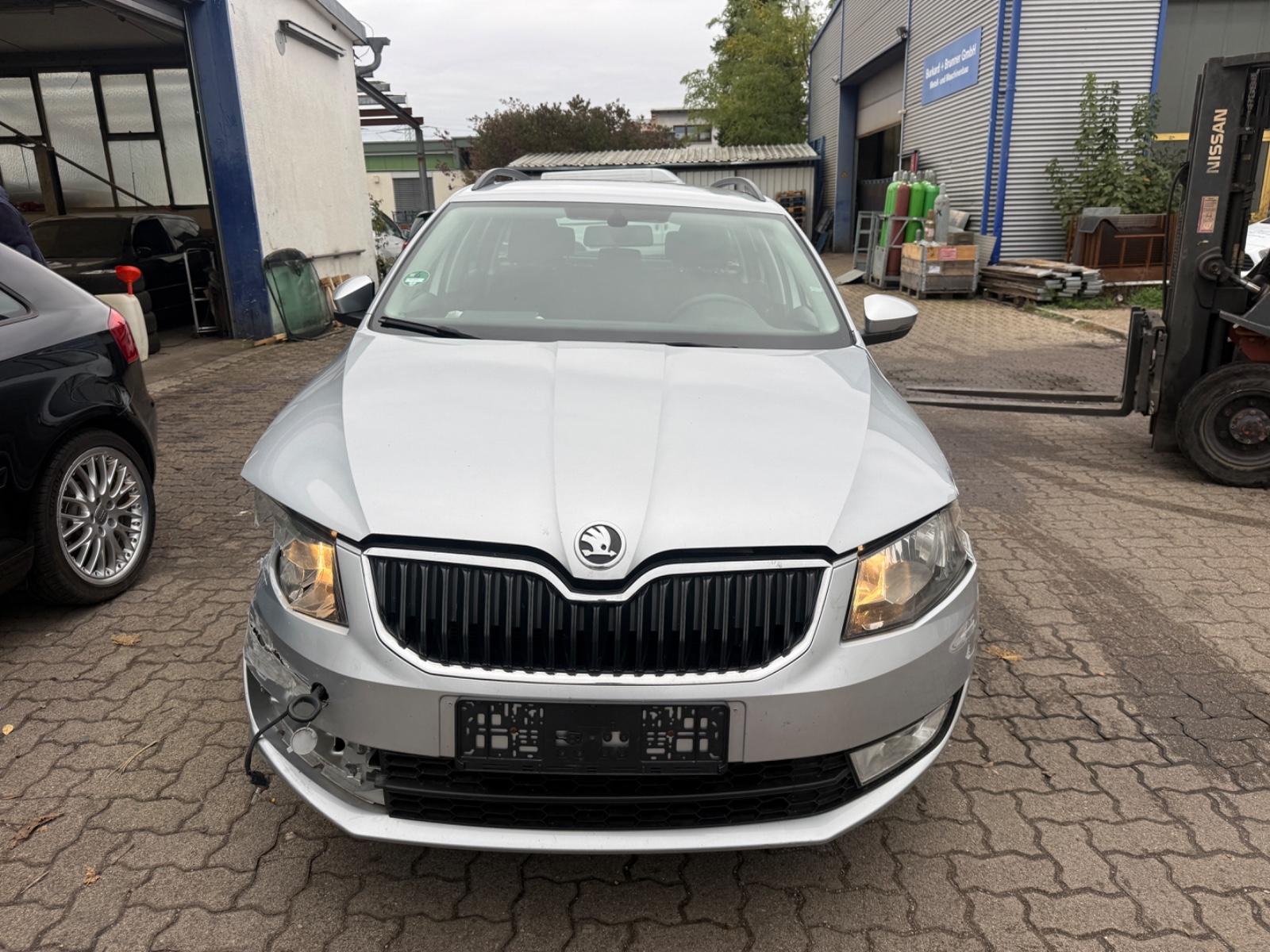 Skoda Octavia 2014 — rear view