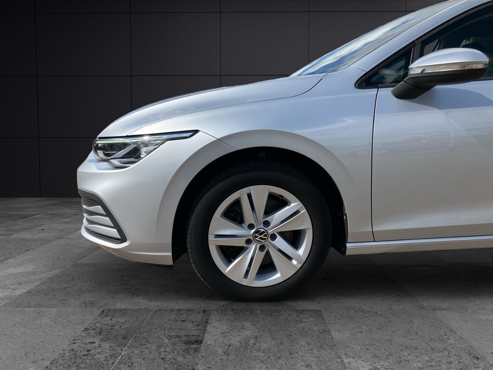 Fahrzeugabbildung Volkswagen Golf VIII Variant TDI Life DSG LED Navi ACC AHK
