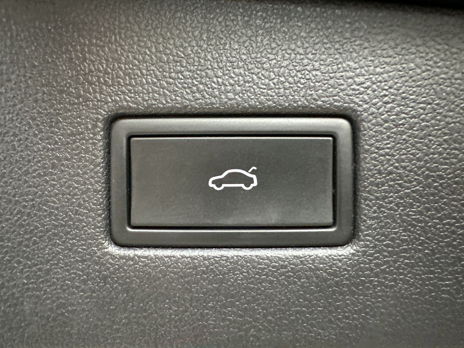 Fahrzeugabbildung Volkswagen Tiguan Allspace 2.0 TDI 4M DSG HL NAV+LED+ACC+VC