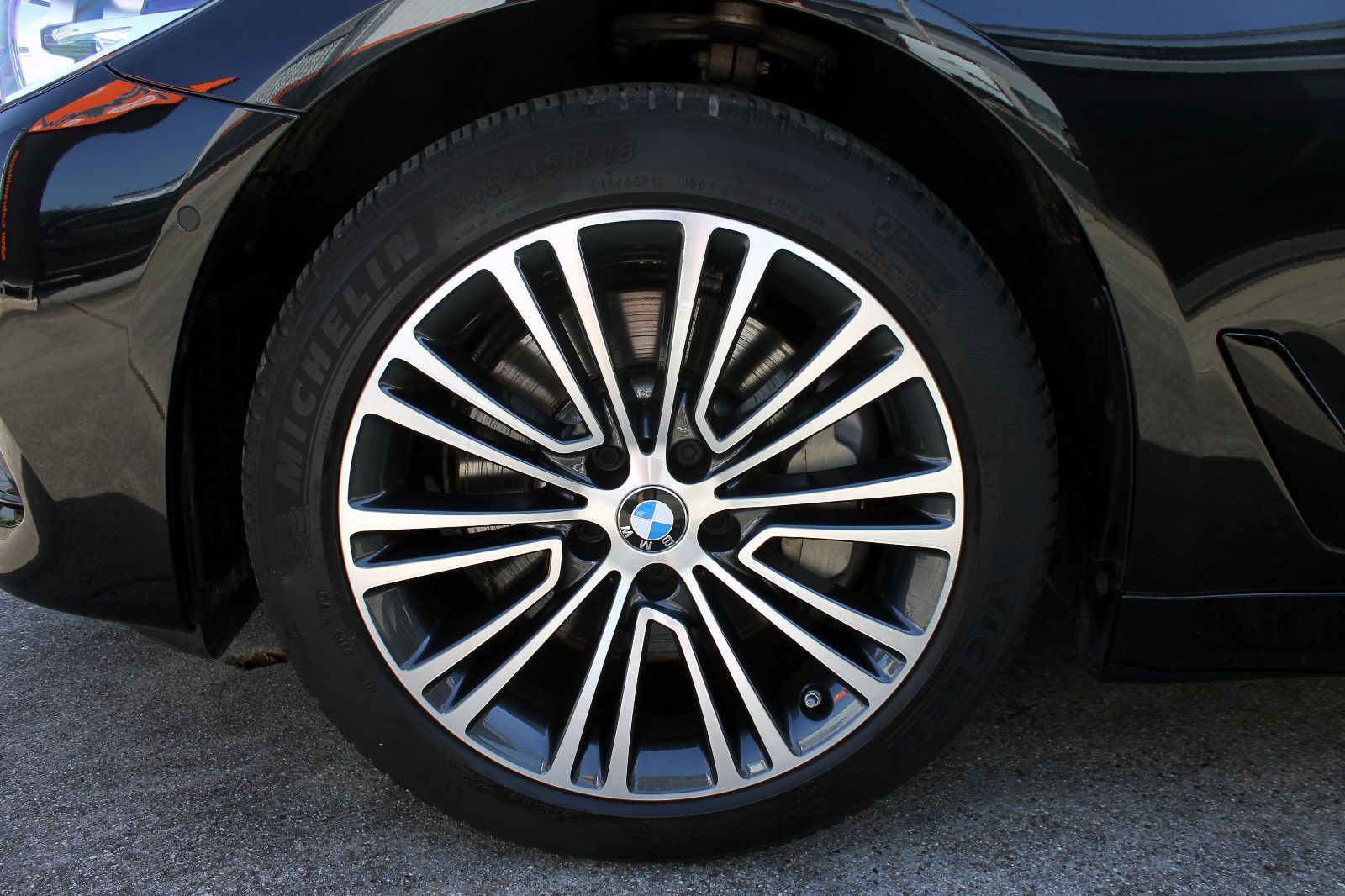 Fahrzeugabbildung BMW 530i Touring Steptr. Sport-Line LED HUD KAM ACC