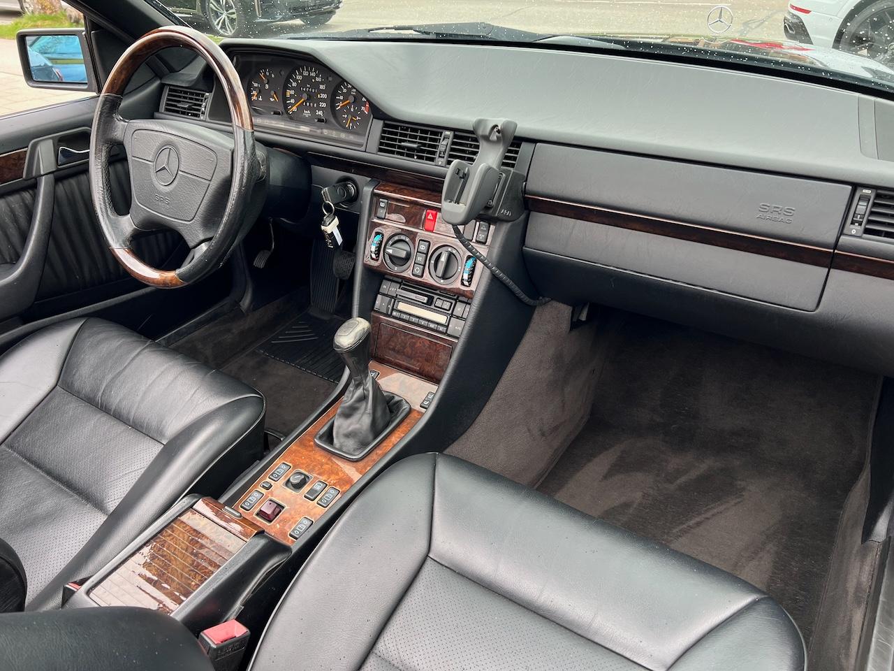 Mercedes-Benz E 220 Cabrio Final Edition *AMG-Alufelgen*Top-Zu
