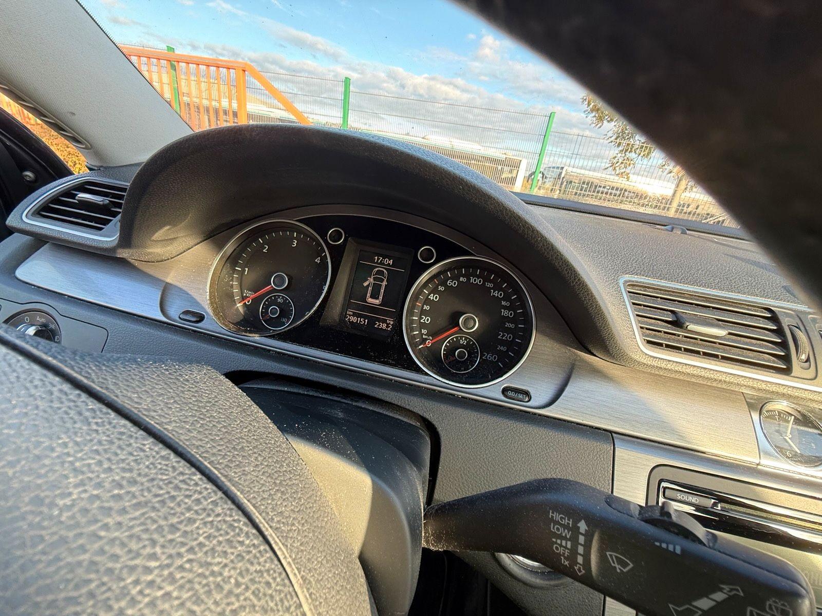 Volkswagen Passat 2011 — photo 7