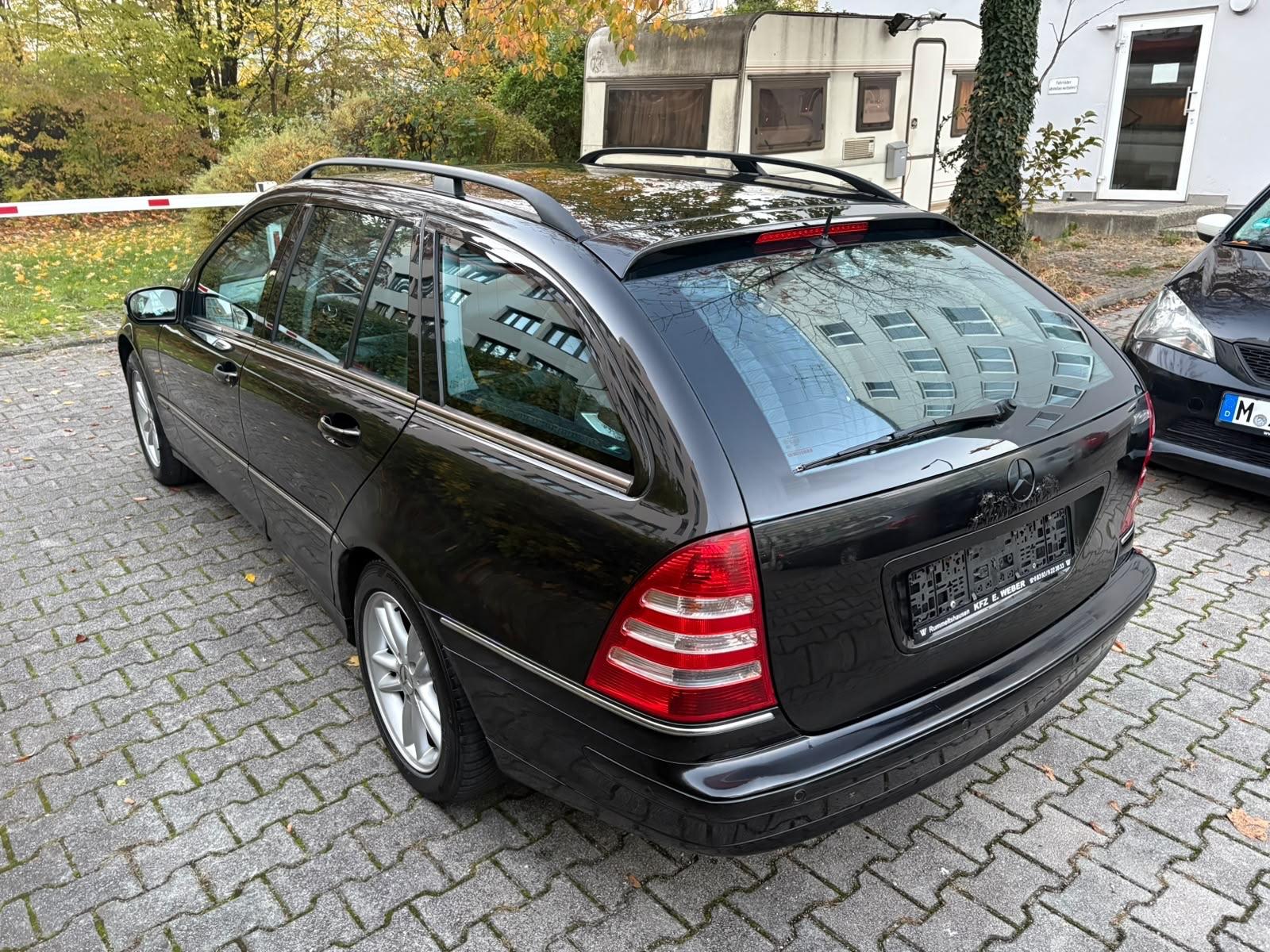 Mercedes-Benz C200 2006 — interior