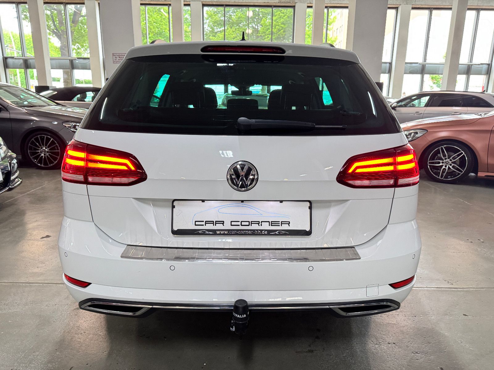 Fahrzeugabbildung Volkswagen Golf VARIANT 2.0 TDI DSG R-LINE SPORTPAKET VOLL