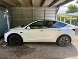 Tesla Model Y Hinterradantrieb RWD / AHK / 8xRäder - Tesla Model Y: Rwd