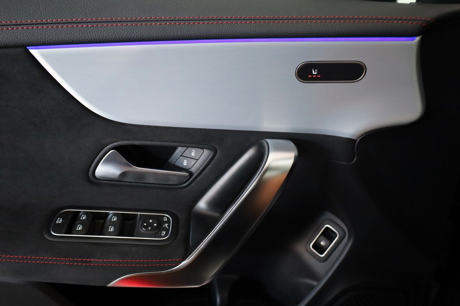 Fahrzeugabbildung Mercedes-Benz CLA 250e AMG Line  TLeder,Navi,LED,ParkPaket,AHK