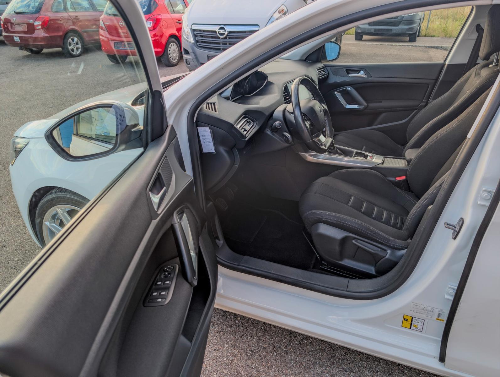 Peugeot 308 2014 — photo 9