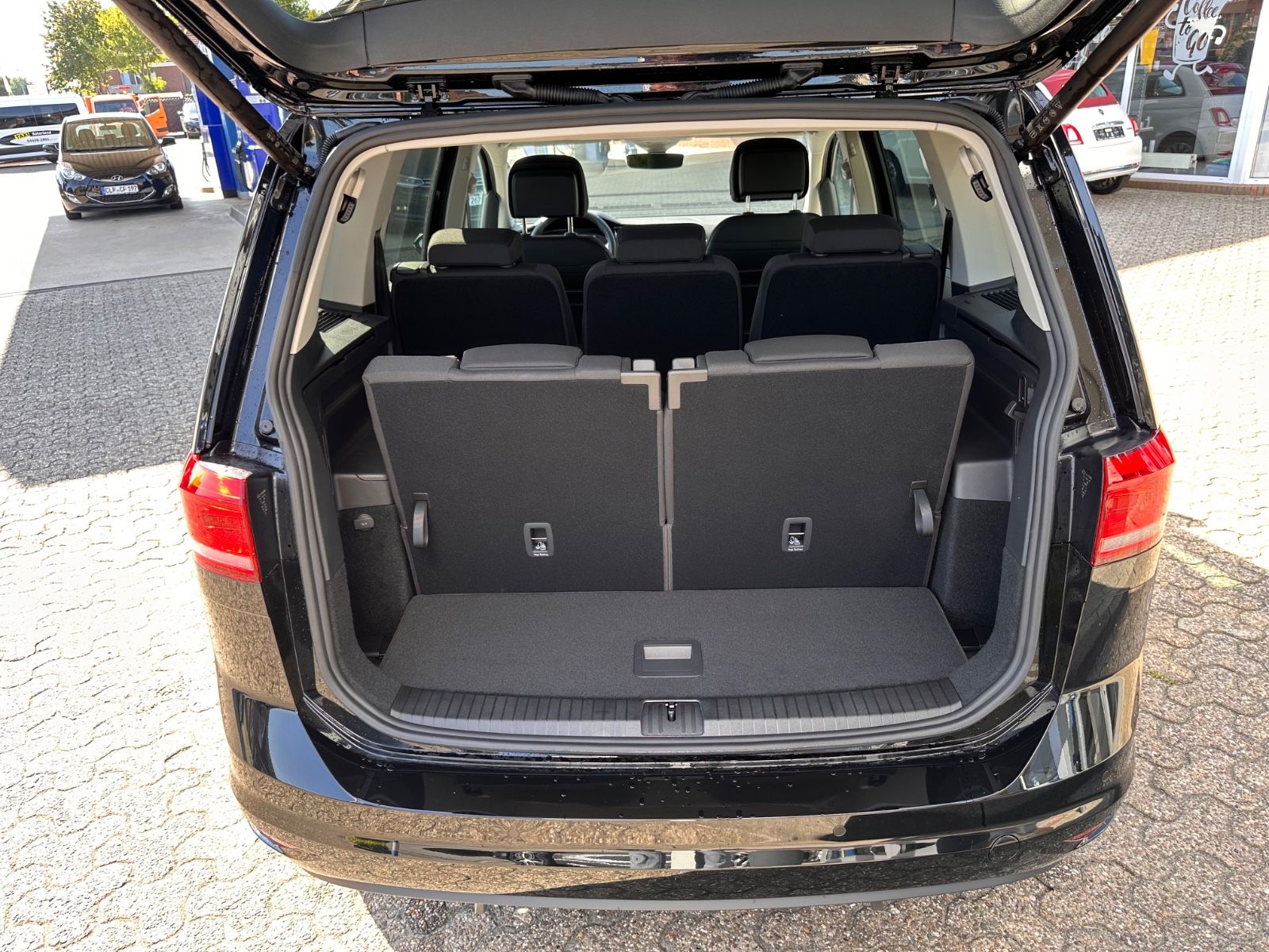 Fahrzeugabbildung Volkswagen Touran Comfortline 1.5 TSI DSG AHK/LED/Navi/SHZG