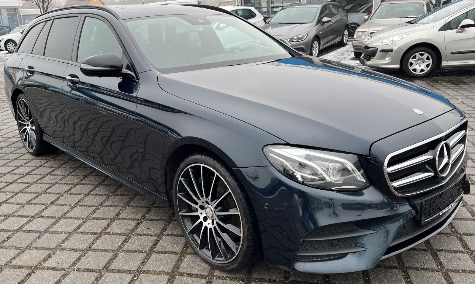 MERCEDES-BENZ E 350 d T AMG|Multibeam|AHK|COMAND|360°