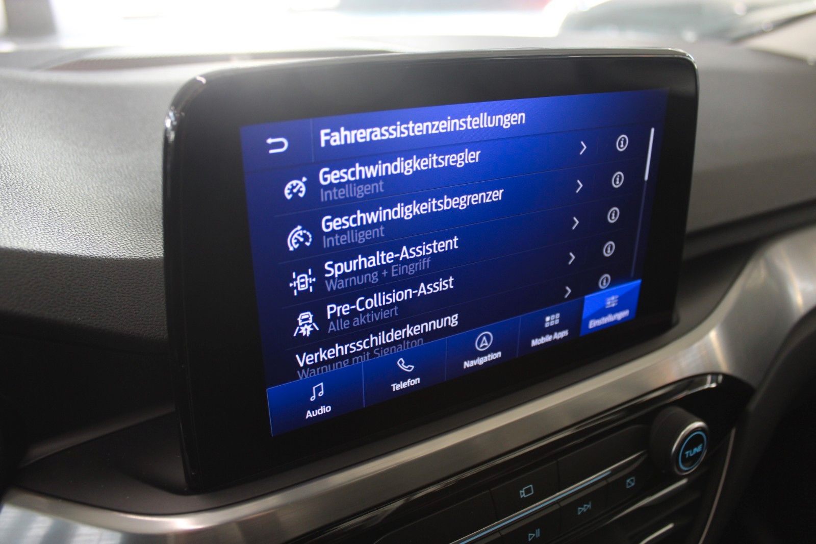 Fahrzeugabbildung Ford Kuga Titanium X Automatik LED Pano STDHZ WinterP