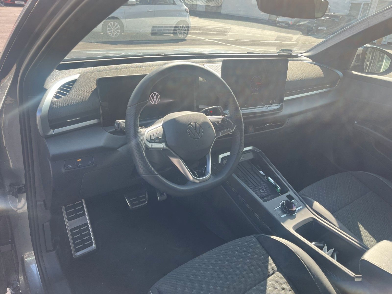 Fahrzeugabbildung Volkswagen T-Roc 1.5 eTSI 110 kW R-Line