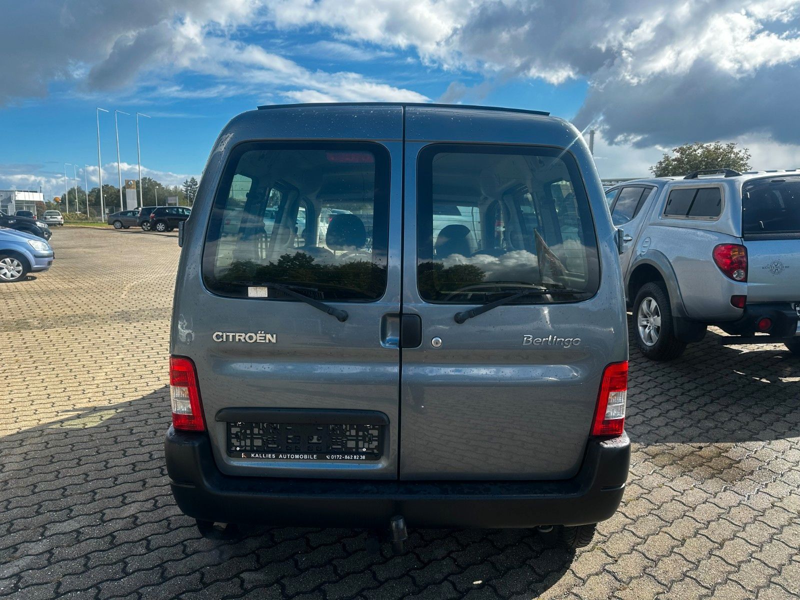Fahrzeugabbildung Citroën Berlingo 1.4 First Kombi 8-fach, KD & TÜV neu.