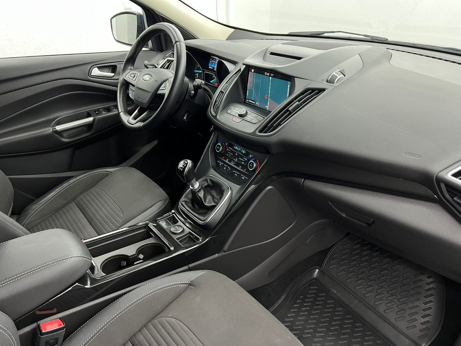 Fahrzeugabbildung Ford Kuga Titanium/NAVI/2-ZONEN/KAMERA/2.HAND