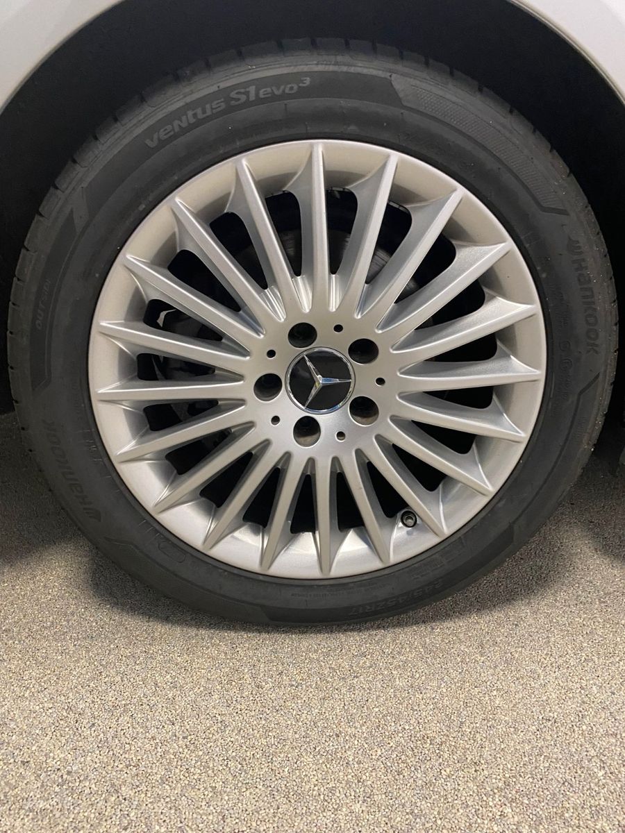 Fahrzeugabbildung Mercedes-Benz E 200 T ELEGANCE+NAVI+LED Scheinwerfer+Distronic