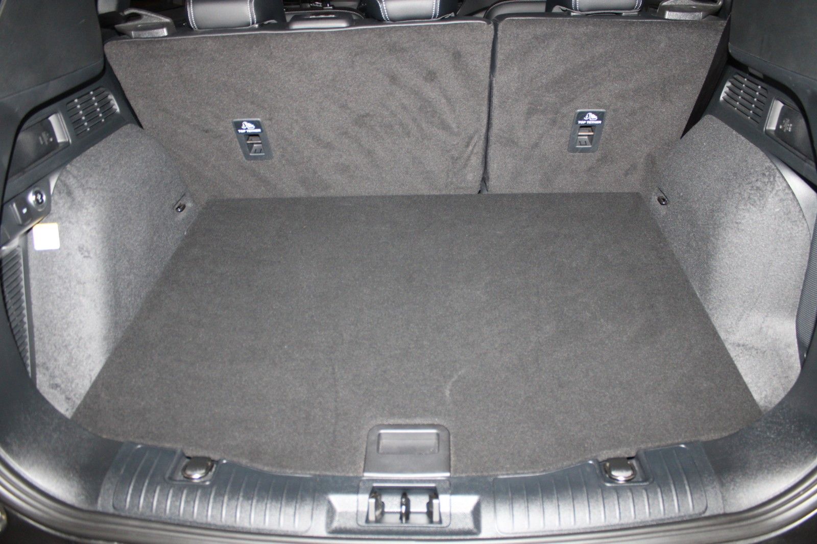 Fahrzeugabbildung Ford Kuga PHEV Titanium X AHK LED HUD 2xCam WinterP.