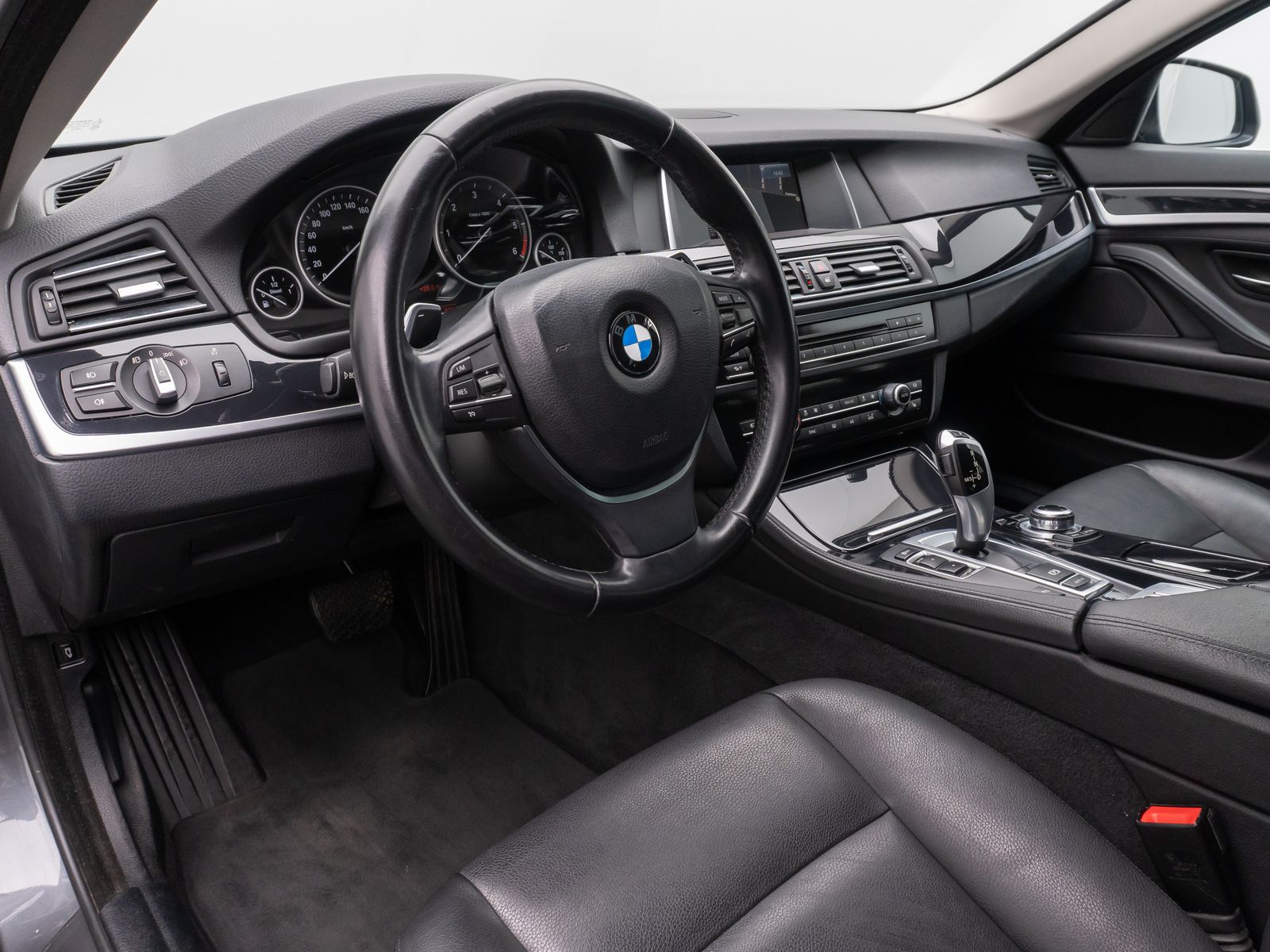 Fahrzeugabbildung BMW 520d  Aut Kamera NaviBusiness HiFi BiXenon Leder