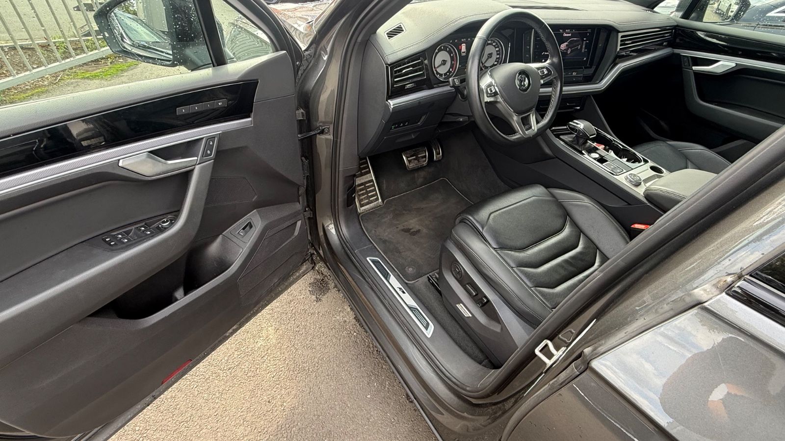 Fahrzeugabbildung Volkswagen Touareg R-Line 4Motion