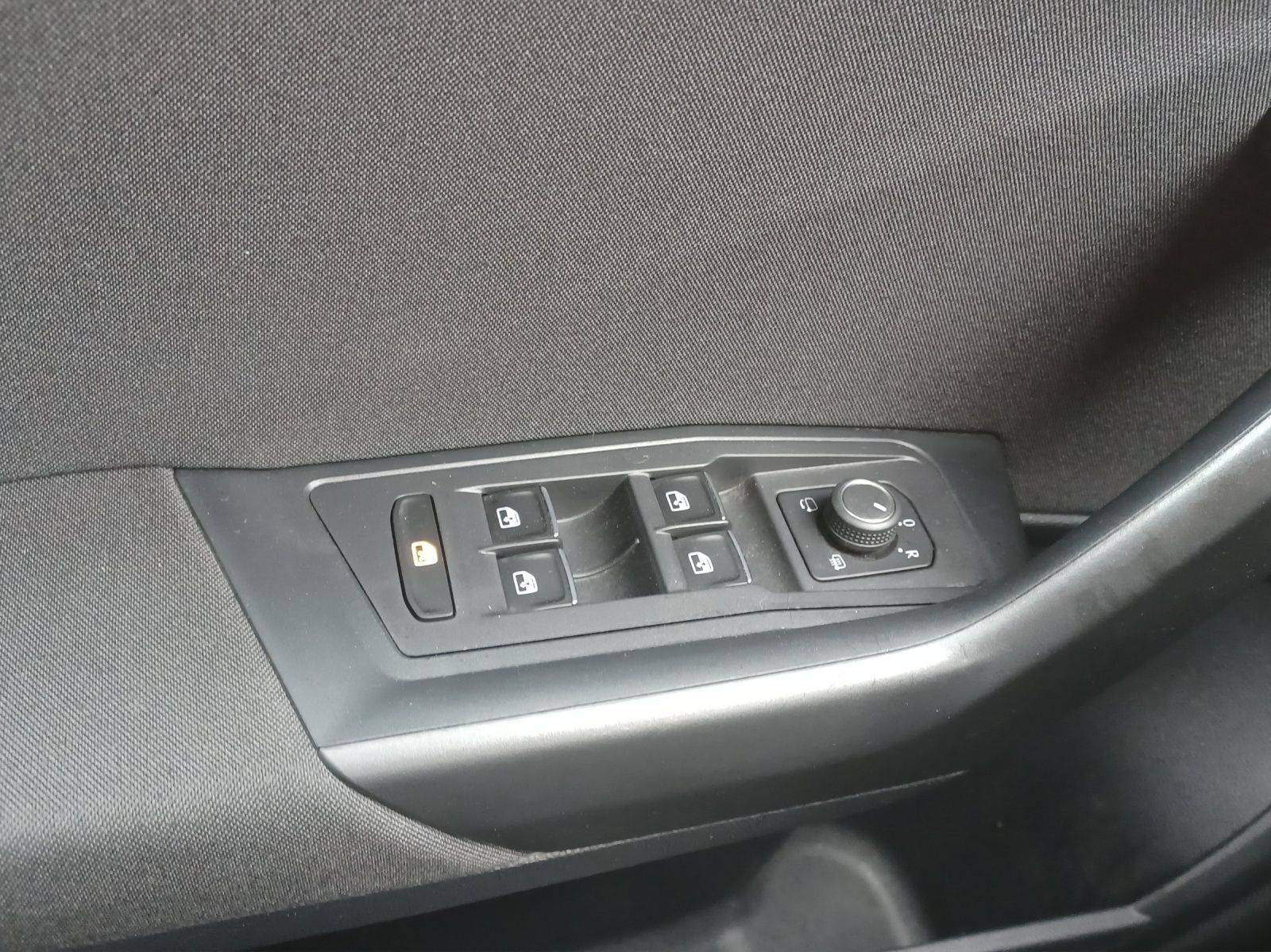 Fahrzeugabbildung Volkswagen T-Roc TSI Style DSG LED AHK Navi AID ACC RFK SH