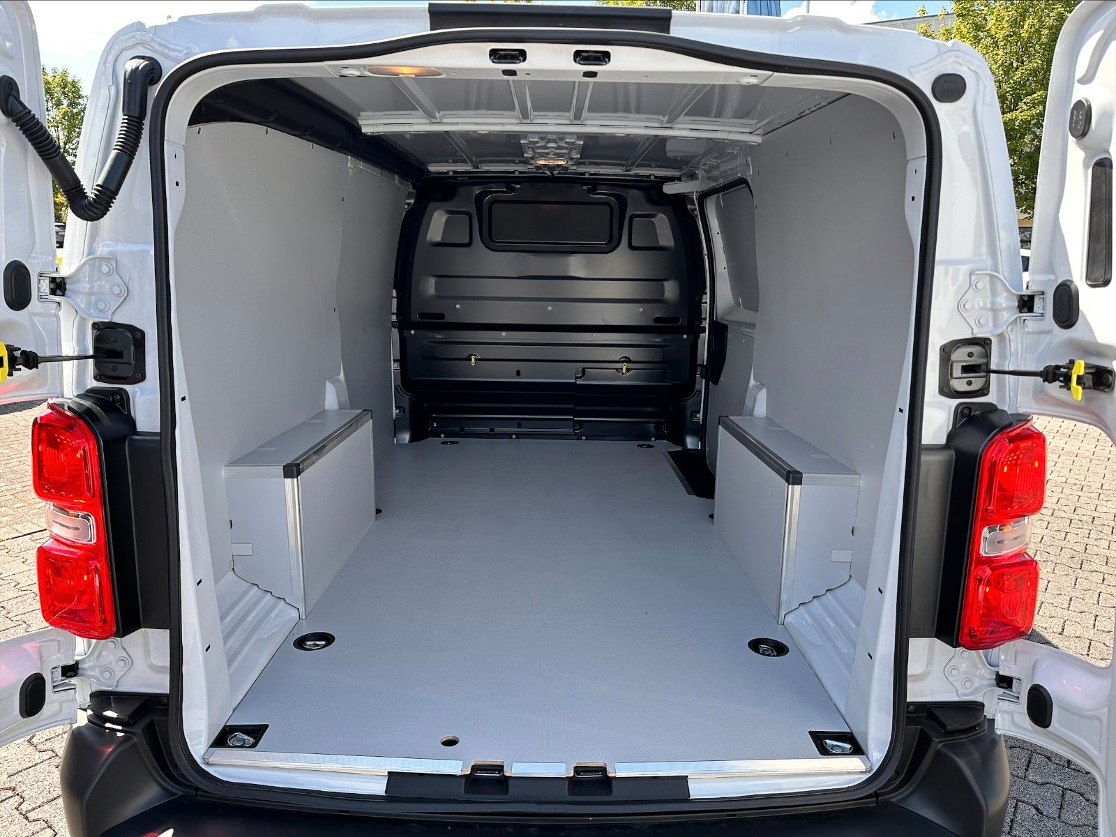 Fahrzeugabbildung Citroën e-Jumpy Kasten Club XL L3H1 75KWh