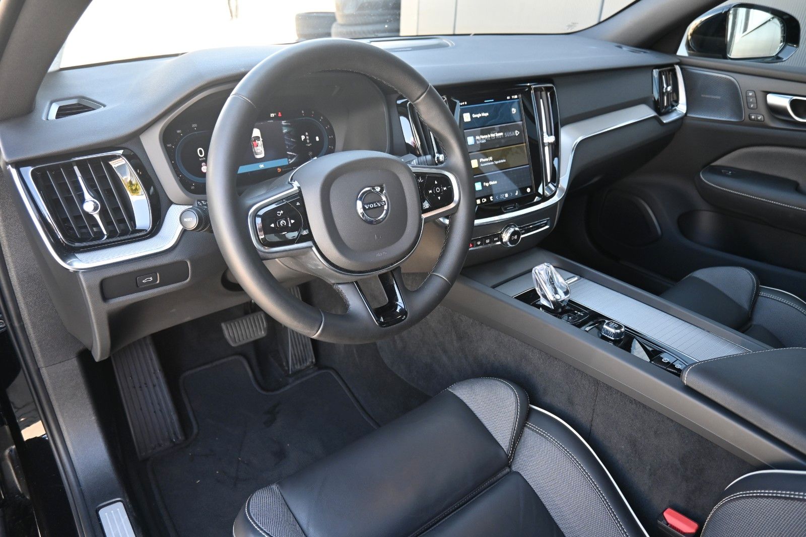 Fahrzeugabbildung Volvo S60 B4 Plus Dark*LED*PANO*STHZ*H&K*360*QI*19"