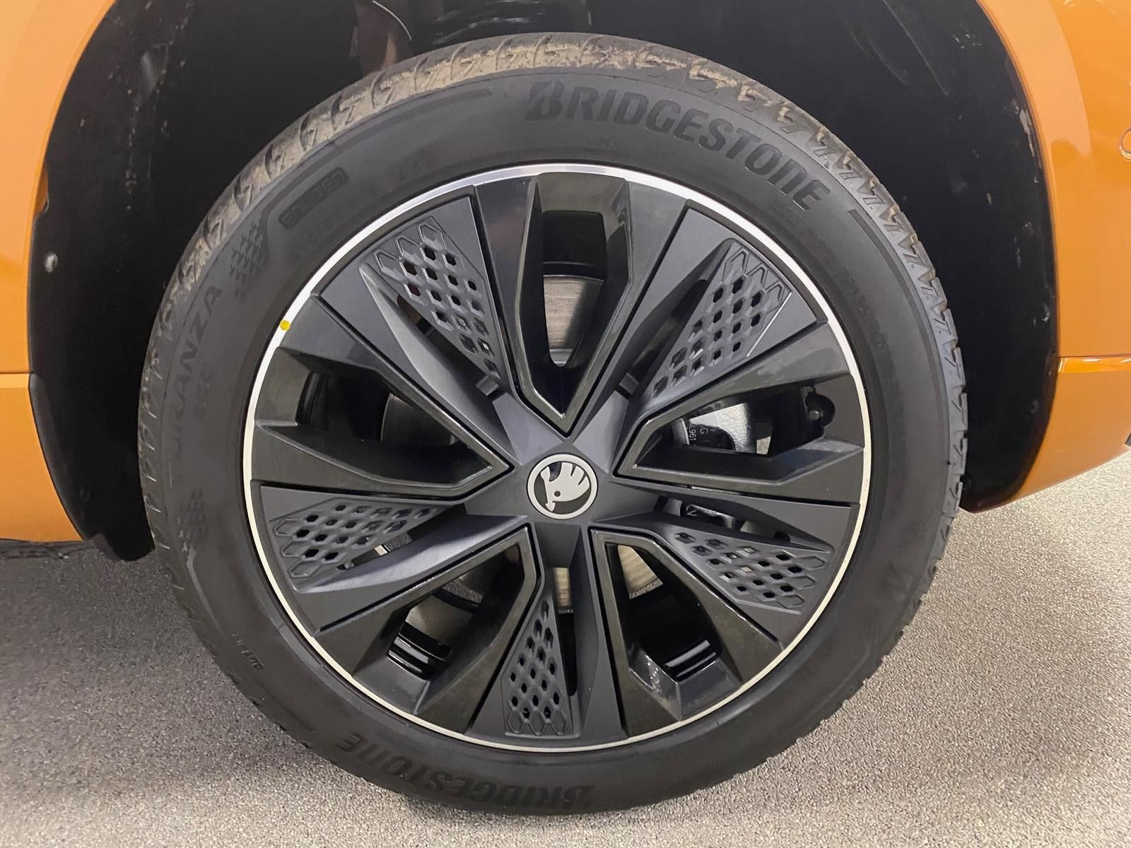 Fahrzeugabbildung SKODA Karoq 1.5 ACT SPORTLINE+5J GA+MATRIX+ACC+360+AHK