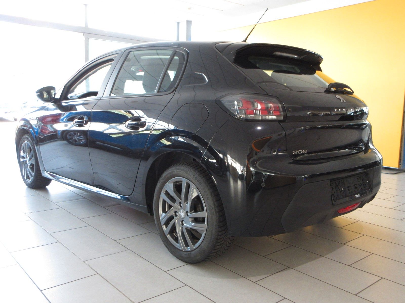 Fahrzeugabbildung Peugeot 208 Active Pack 1.2T LED/NAVI/PDC/ALU/TEMPOMAT