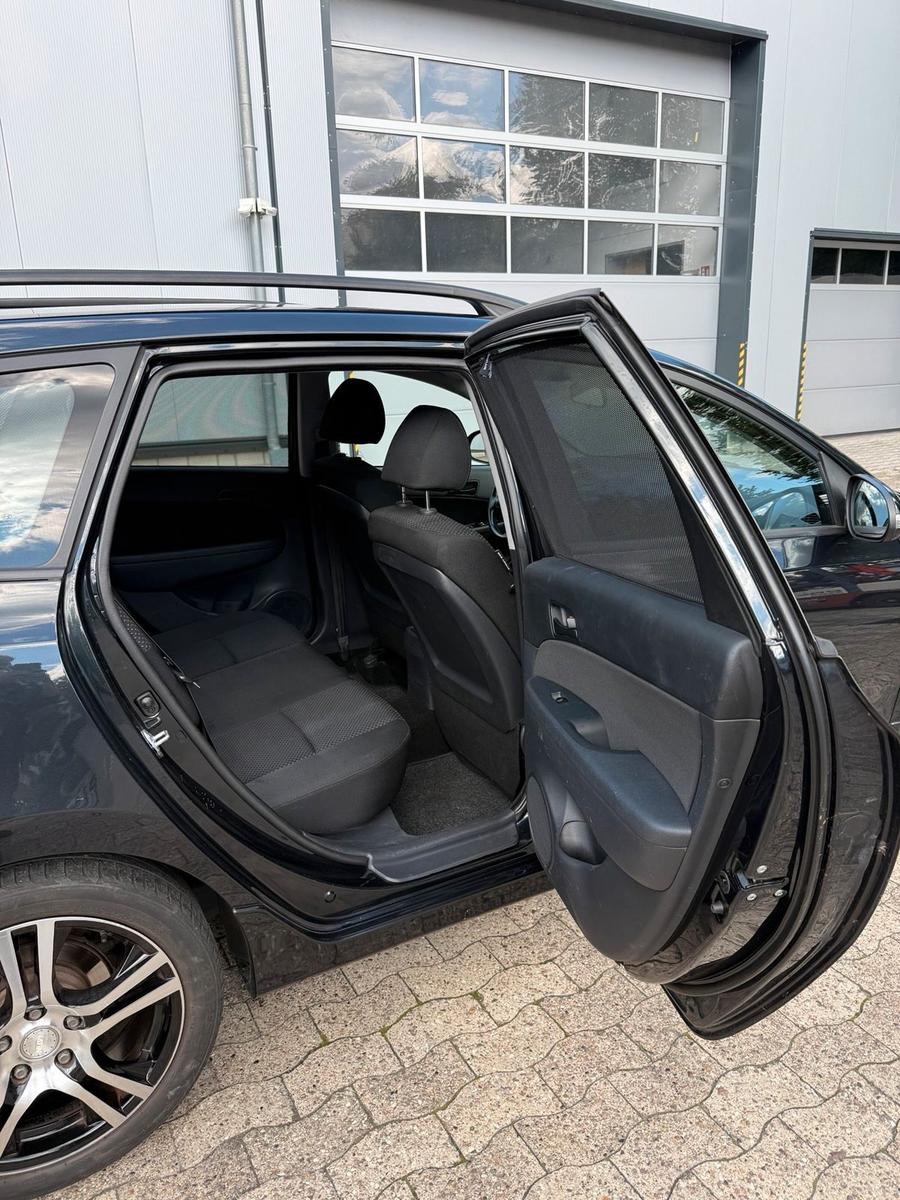 Hyundai i30 2011 — photo 11