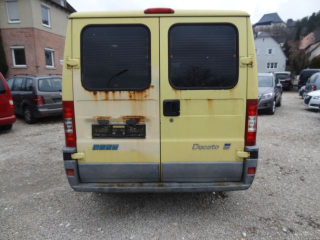Fahrzeugabbildung Fiat Ducato Kombi 15 2.3 JTD Radstand 3200/9-Sitzer/