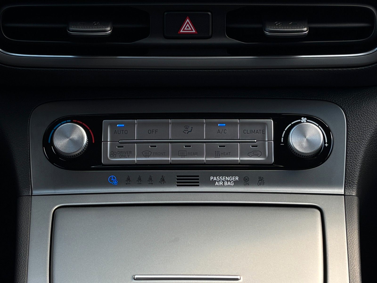 Fahrzeugabbildung Hyundai KONA E Trend SHZ LHZ ACC LKA LFA CarPl. LED WiFi