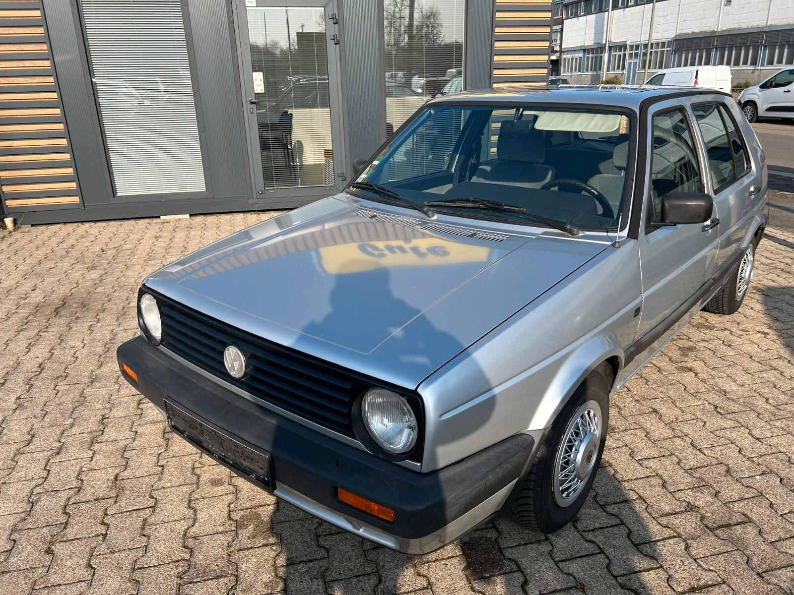 Volkswagen Golf-GL ( SERVOLENKUNG) 5-Gang.