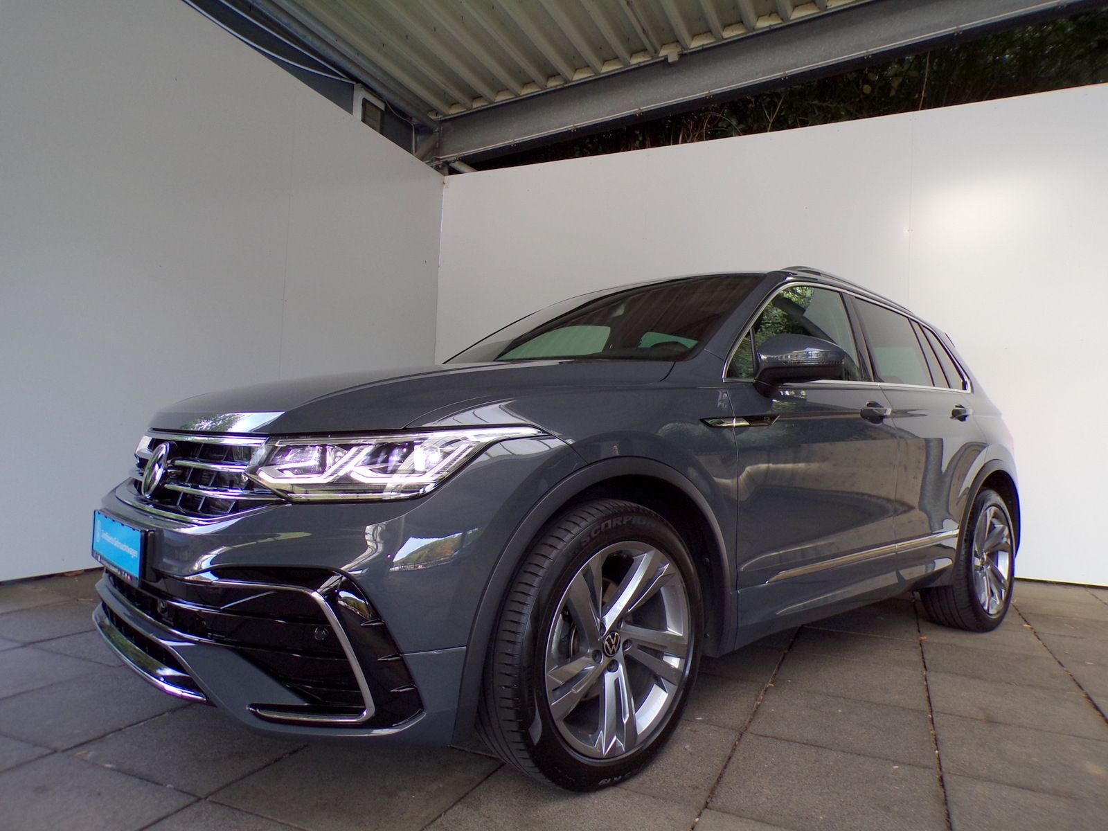 Volkswagen TIGUAN 2.0 TDI DSG R-LINE AHK PANO MATRIX foto 4